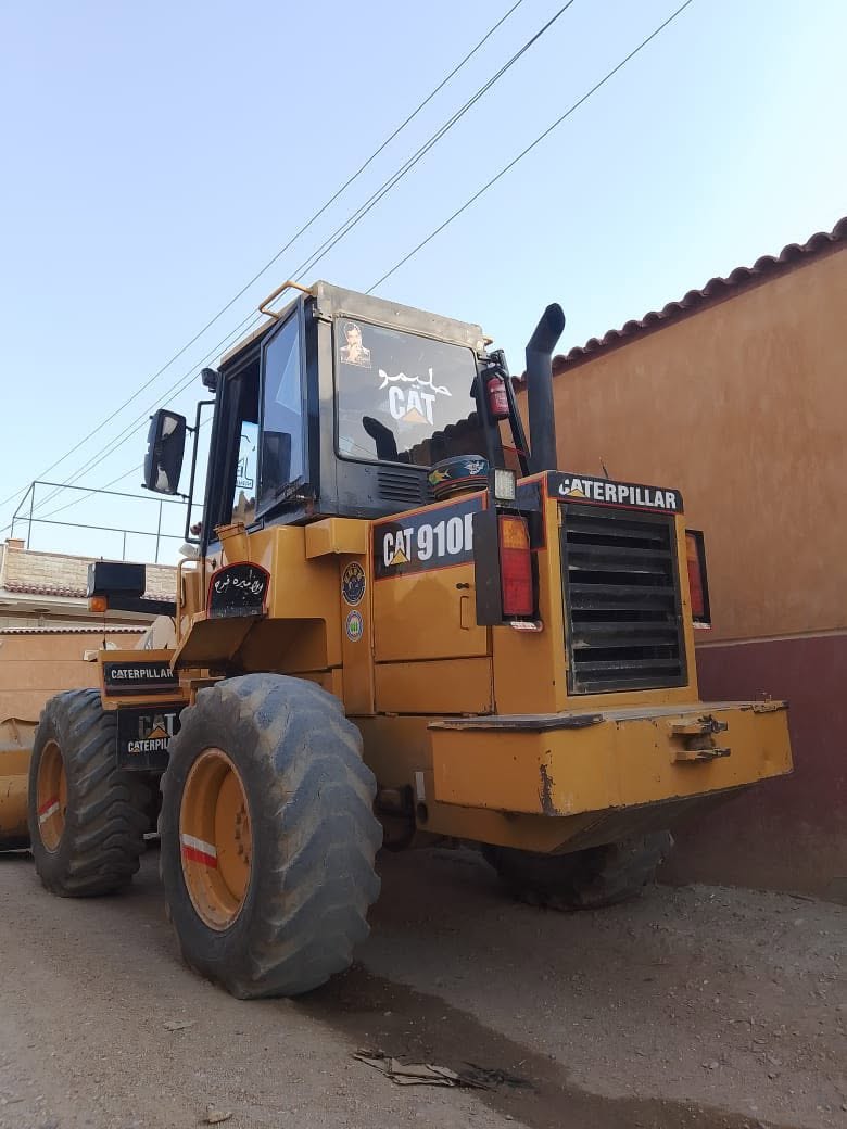 لودر CAT 910